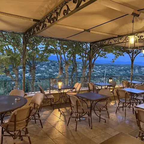 L'amandier De Mougins